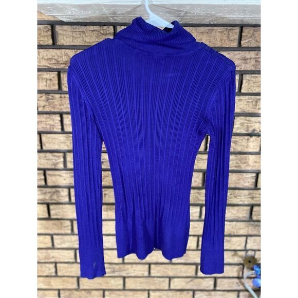 Daisy Fuentes Long Sleeve Turtleneck‎ - Picture 2 of 7